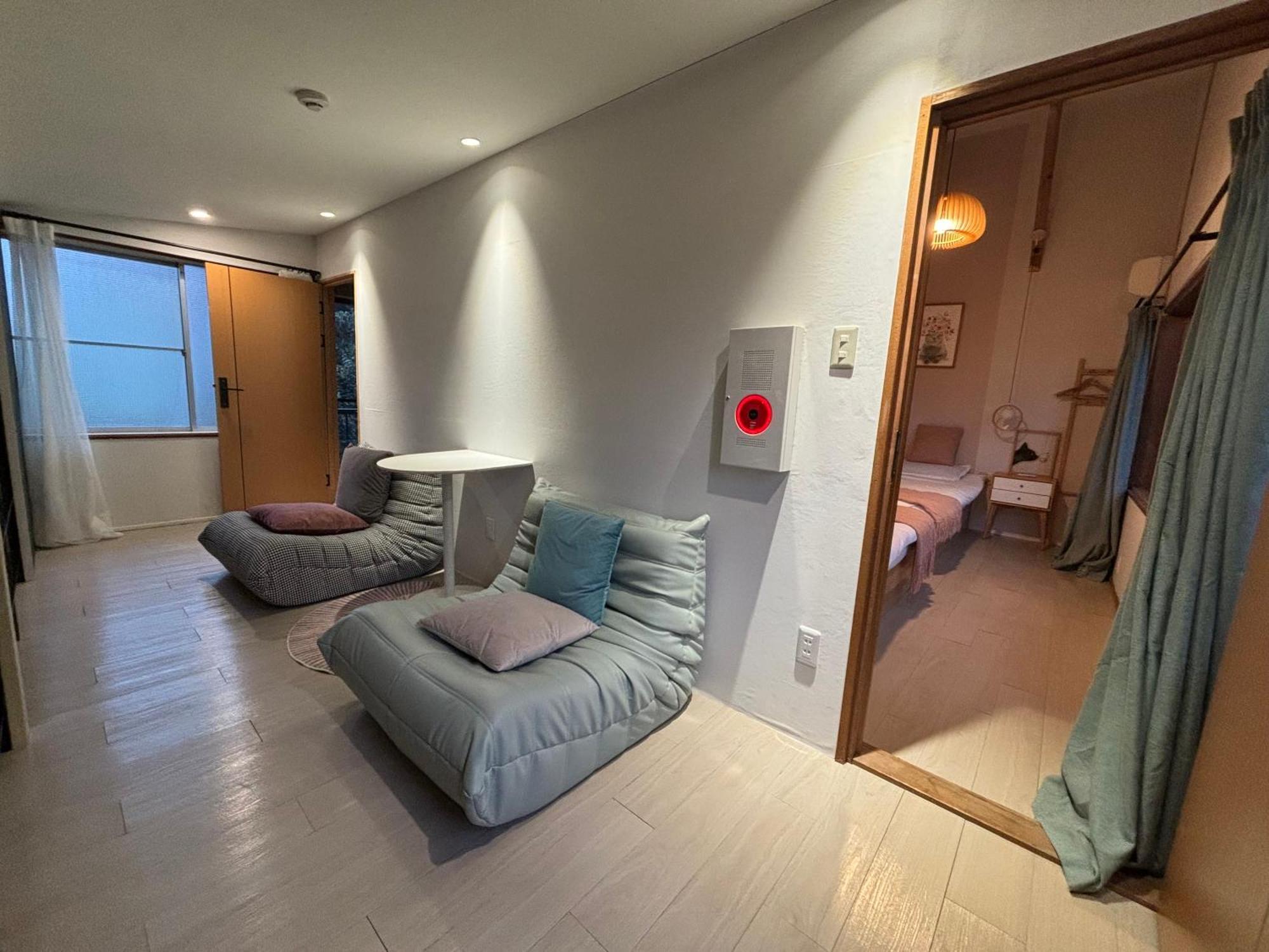 熱海伊豆の絶景リゾート初島を臨む 開放感溢れるモダンデザインの隠れ家 Apartment Atami (Shizuoka)